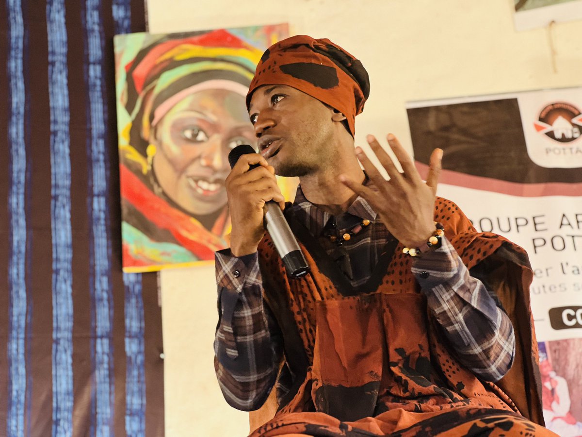 lansanakeita22's tweet photo. Ravi de partager mon expérience sur l'interculturalité et l'identité au panel d'ouverture au #Festaf, aux côtés de l'illustre artiste, 𝗠𝗜𝗖 𝗣𝗔𝗥𝗔𝗬𝗔. J'ai saisi cette chance pour discuter de notre engagement envers la promotion de la culture forestière,
#CultureGuinéenne https://t.co/hMntNraouj
