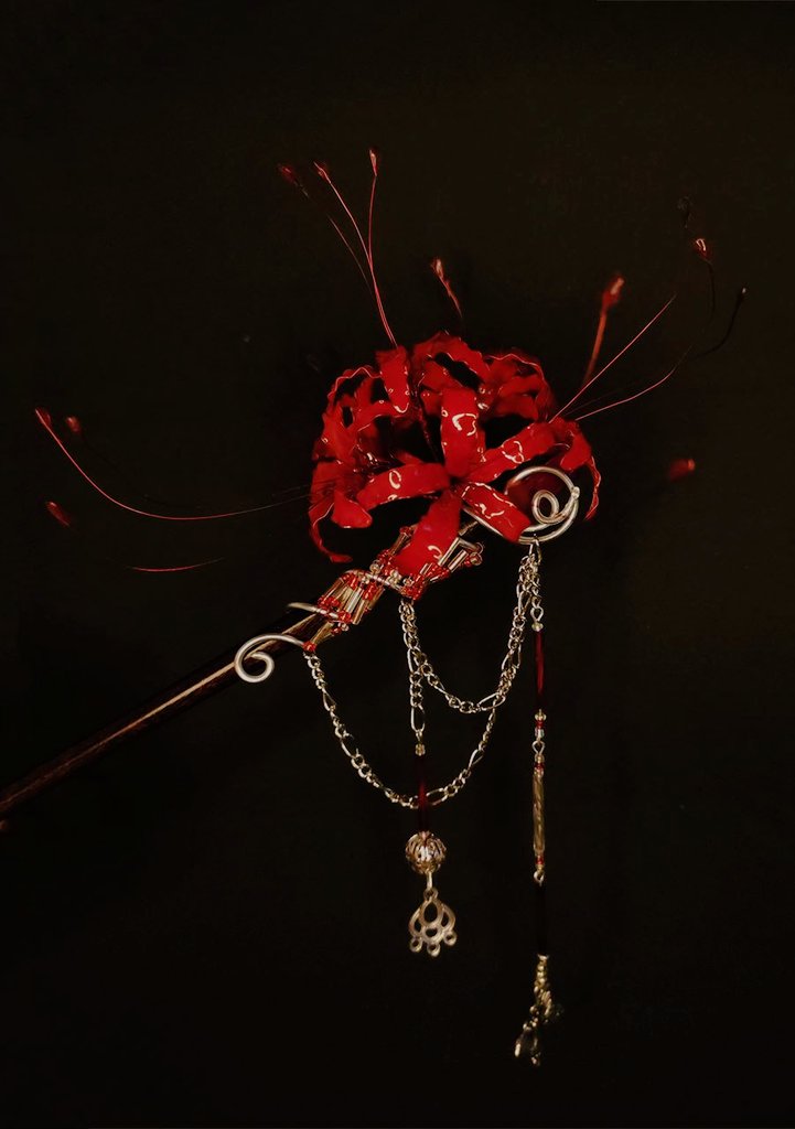 Помимо рисунков, я мастерю шпильки и заколки и это - моя маленькая радость и гордость. Шпилька вдохновенная дорогим градоначальником - Хуа Ченомом.

#tgcf #tianguancifu #HeavensOfficialsBlessing #huacheng #xianlang #chinese #DIY #chinese #hairpin