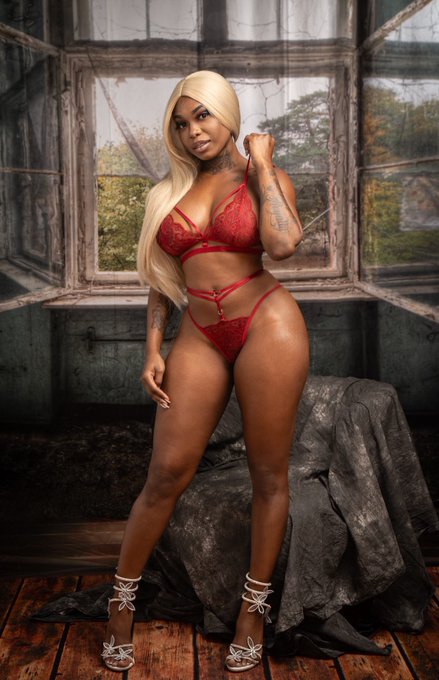 Tell me what do you think about me ⁉️ https://t.co/na2n3OZ6Xq