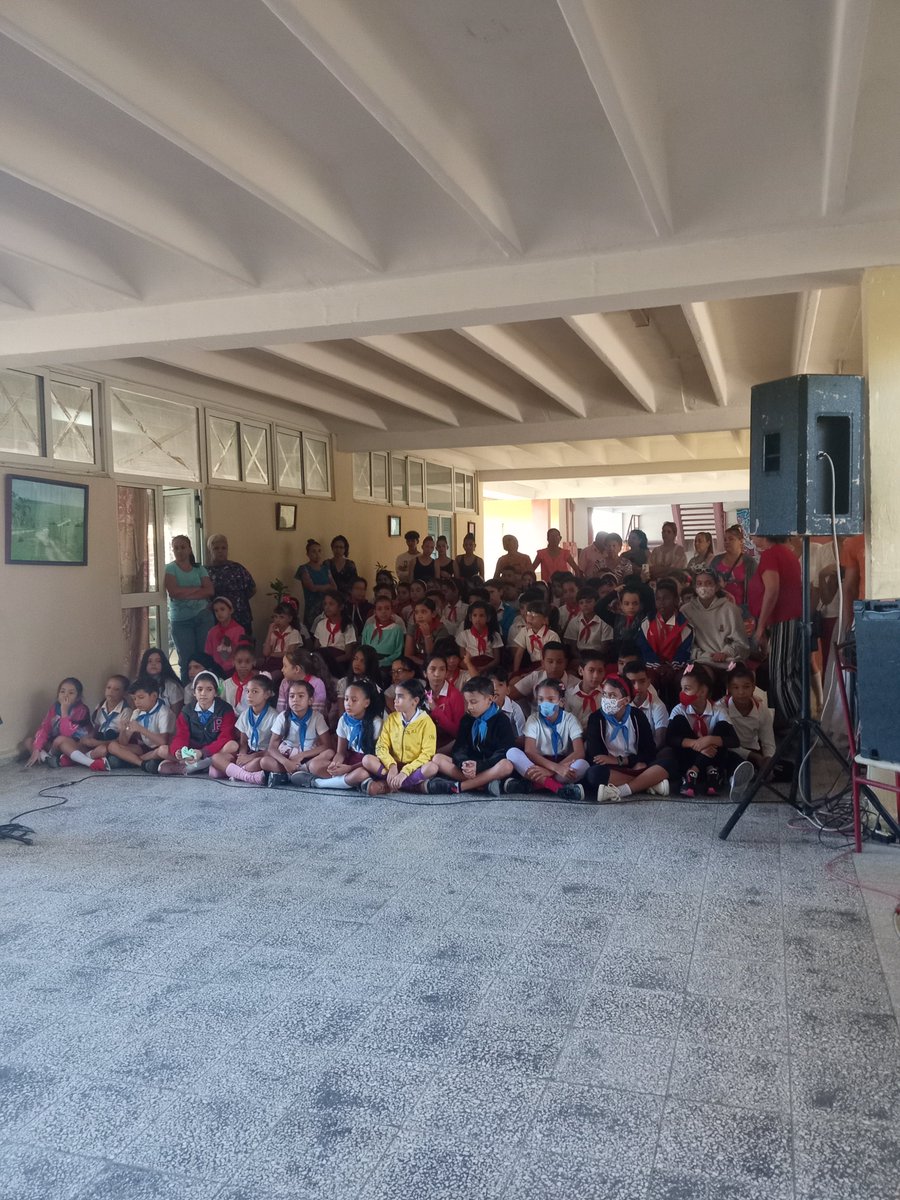 27 de octubre del 2023
Se desarrolla en nuestro centro Acto homenaje recordando a las figuras históricas Camilo  - Che  en su jornada. Nos acompañaron , estudiantes de la Maestría Educación, cultura y sociedad de la Universidad de las Tunas. 
#arteyrevolución
#SomosCultura