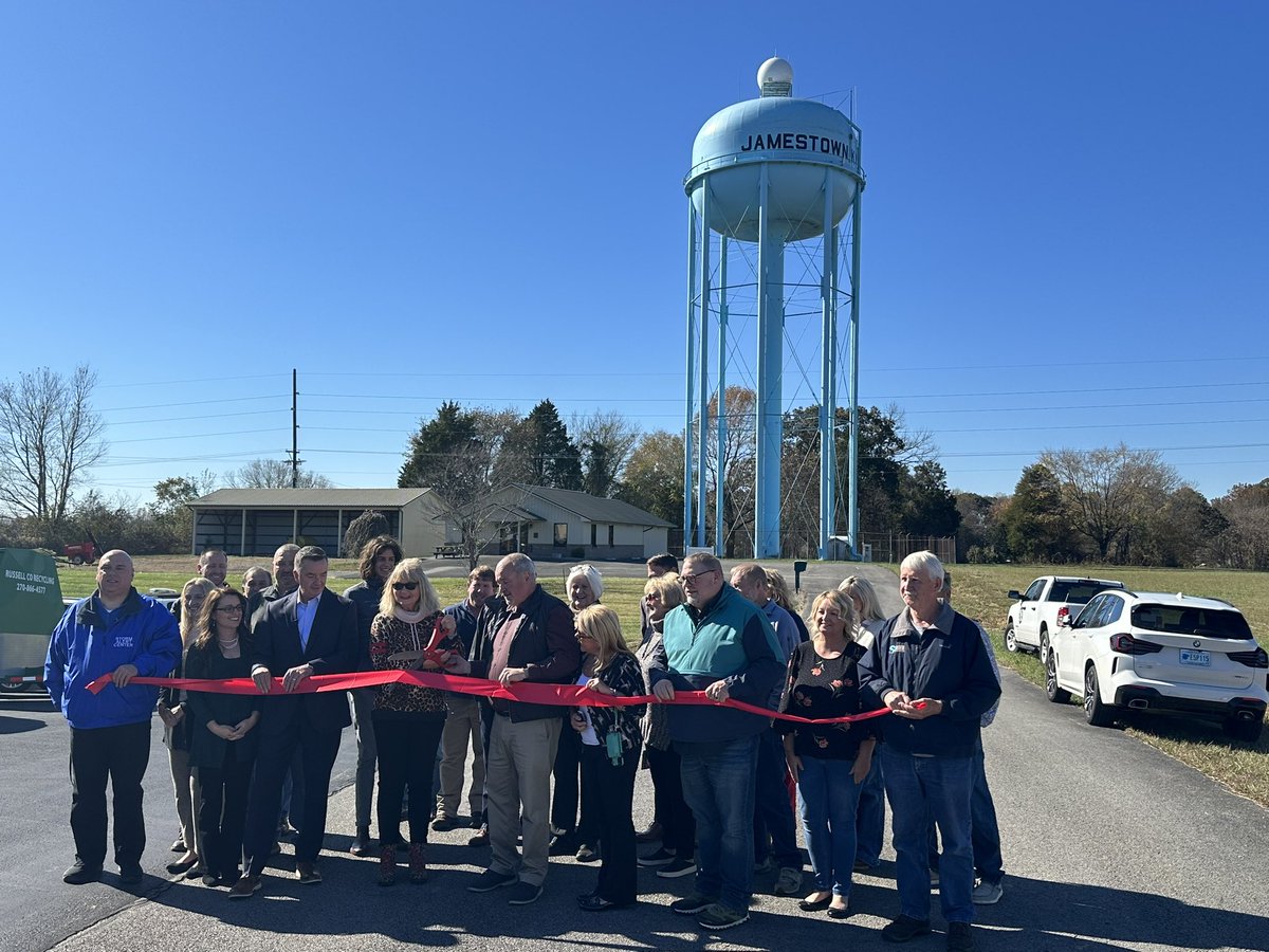 I’m on assignment today in Russell county where <a href="/climavision/">Climavision</a> had a ribbon cutting ceremony for their first Kentucky location. 

These are different than the NWS NEXRADS but are still a GREAT tool in filling in the “radar holes” across the country. #kywx