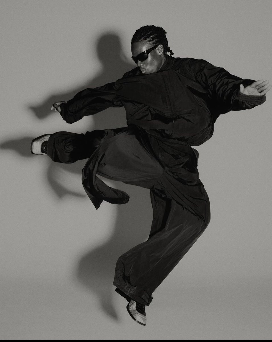 edgeMAXngr's tweet image. Rema Live In Abuja | December 17th
Get them while you can: heisrema.com

This Rave is proudly brought to you by: verse.live 
a company by: @605intl @thisgbedu

For sponsorship, tables and enquires call 08103029457

#RemaFillUpEagleSquare