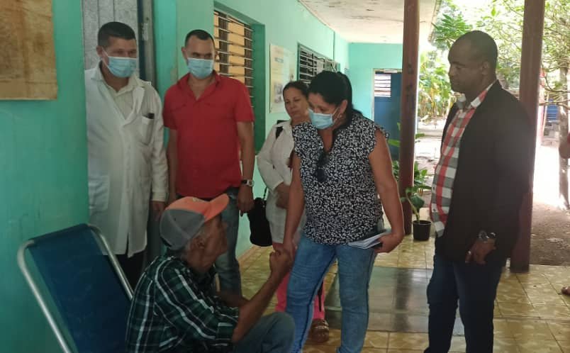✅Recorrido de la Lic. Belkis Sánchez Licea, Vicepresidenta de la comisión de salud y deporte por el Municipio de Amancio #LasTunas en visita de la #AsambleaNacional llegando  a la Casa de Abuelos, donde intercambió con los abuelitos y trabajadores. #RendiciónDeCuentasLasTunas