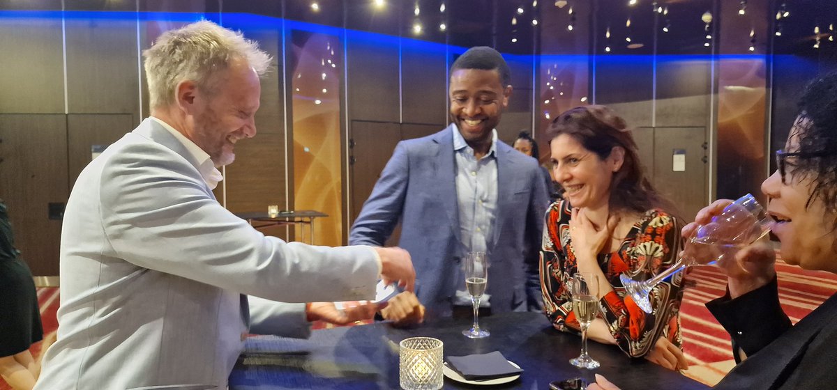 KingsCollegeNHS's tweet photo. 🌟 We've surprised our brilliant staff with a magician.
Simon Alexander is entertaining our guests before the #KingsStars awards start.
@SupportKings l #TeamKings https://t.co/kGkRznxFSF