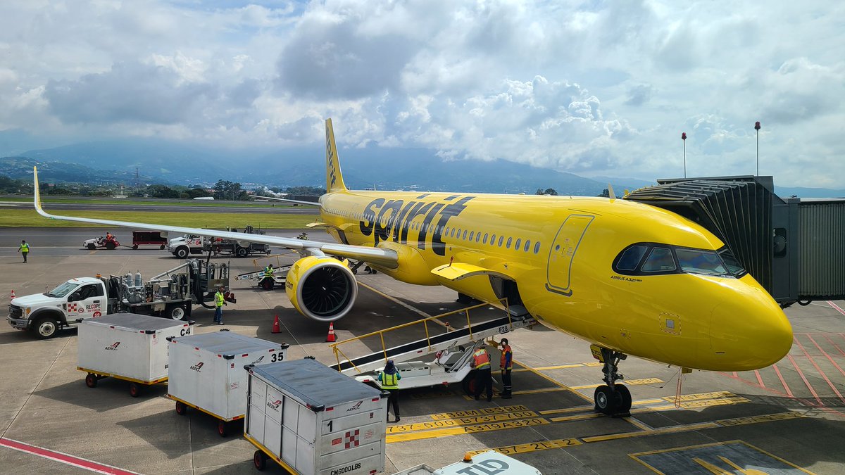 ruthkalinka's tweet image. Good start: We conducted my whole immigration interview in Spanish!!!! 🤗 

Pura vida! #WCSJ2023