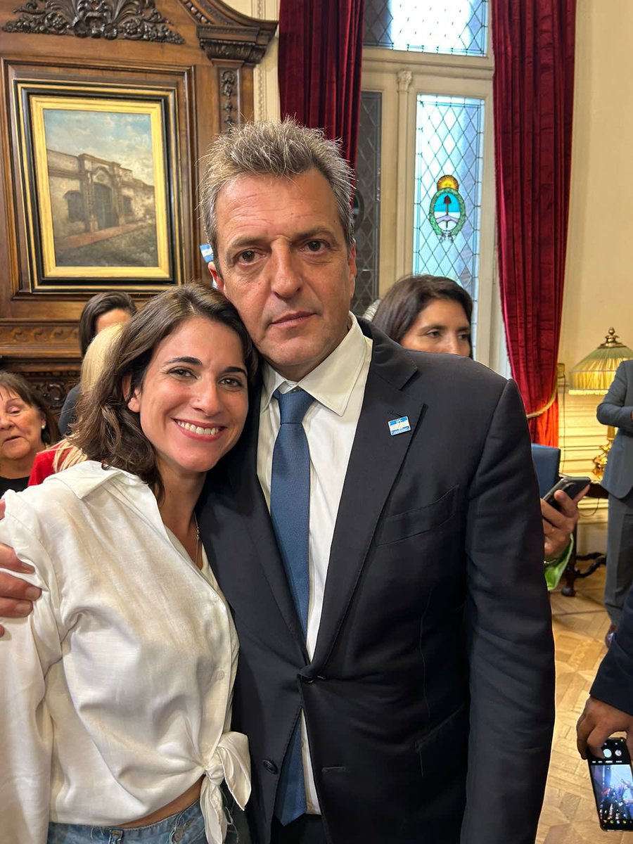 No se trata de peronismo o antiperonismo. Se trata de qué país queremos. 

Sigamos militando para que seamos cada vez más los que en el cuarto oscuro busquemos la bandera argentina 🇦🇷 y queremos que <a href="/SergioMassa/">Sergio Massa</a> sea presidente.