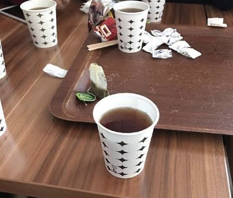 Şu bardakta üniversite kantininde tekrar çay içebildiğimiz zamana dönebilsek kafamız tamamen resetlenir