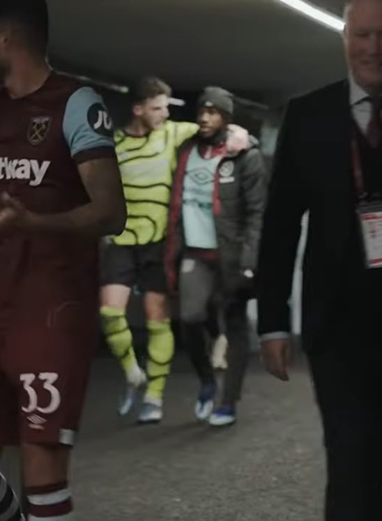 selldit's tweet photo. Just a couple of West Ham legends having a chat https://t.co/rYmFJTHOuj