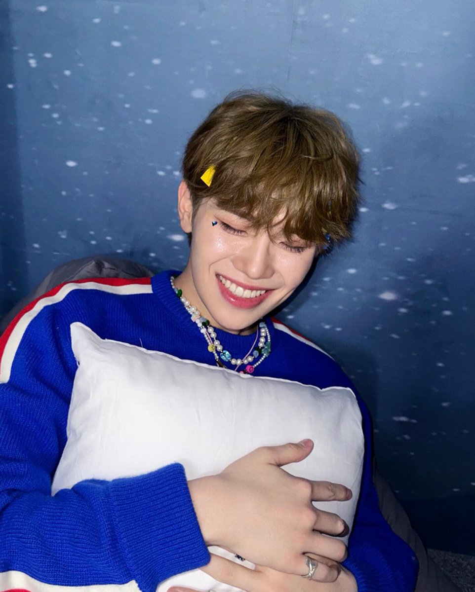 archivetaerae's tweet photo. 💙💛❤️ https://t.co/vjEW8QgCaT