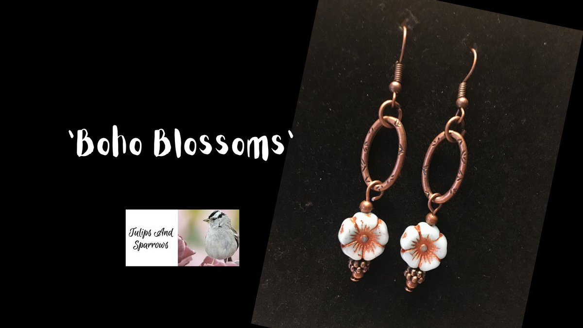 tulipsandsparrows.etsy.com #copperjewelry #czechglassjewelry #czechglassearrings #flowerearrings #bohemianjewelry #bohojewelry #bohoearrings #ovalearrings #blueearrings #flowerjewelry