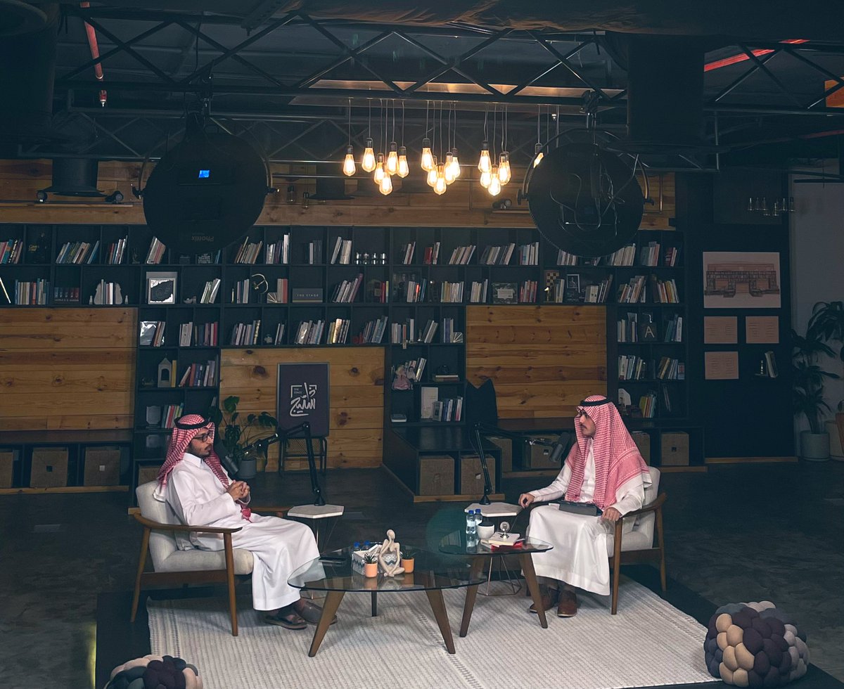N4ifcs's tweet photo. لقاء اليوم في @thestage_sa الرائعين🎙️
شكرًا ل @SCC_CCIS على هاللقاء والفرصه الممتعه والمثريه اللي تحدثت عن النقاط المهمة في سيرتك الذاتيه، واهمية تكوين العلاقات مع الاشخاص في مجالك .. 
والجدير بالذكر ايضًا اهمية تفعيل منصة لينكد ان وغيرها من النصائح المفيده من الرائع @azml100 🙏🏼 https://t.co/0XkQWbjcdh