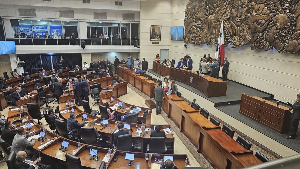 HugoFamania's tweet photo. HAY CONSENSO entre bancadas en @asambleapa:
BAJARÁN  a 2do debate proyecto 1110; excluirán artículo que deroga Contrato Ley con @Cobre_Panama.
Ante imposibilidad de darle 3er debate hoy, xq concluyen sesiones extraordinarias, decisión de extenderlas queda en manos de @NitoCortizo https://t.co/AEmqQYnmZy
