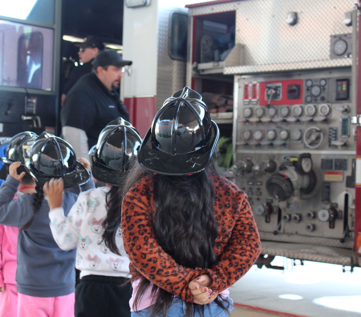 ClevelandISDTX's tweet image. Plum Grove Fire Department brought the fire truck to Cottonwood Elementary School yesterday!  Pre-K students got to learn all about fire safety - they even got their own helmet and got to explore the fire truck!! They had a blast! #FireSafety #LocalHeroes #TheClevelandISDWay