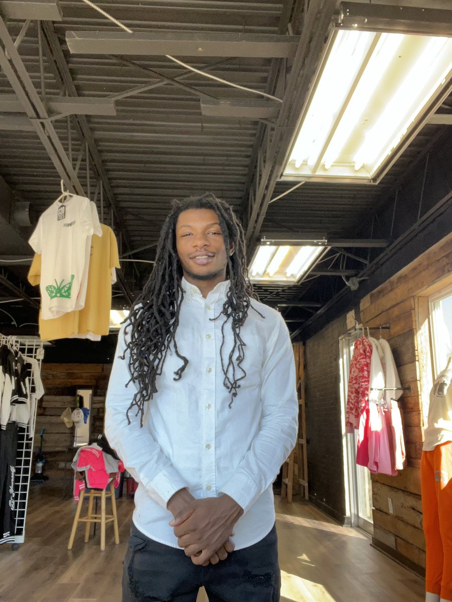 newxtrue's tweet photo. S/o to #bizbee for stopping by my store today and interviewing me for their Jeff city news tribune article! 🔥🔥🤞🏾🆕💯✊🏾🙏🏽 can’t wait to see it! https://t.co/YSOGA5Q3E3