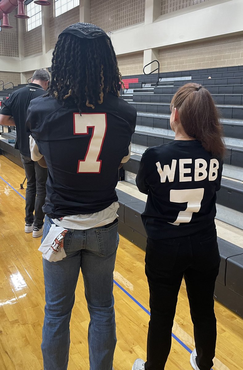 @TyLW05 last @wc_chargersfb game as Charger tonight. I gave the seniors shirts to honor the teacher/admin that made the biggest impact in their high school careers & my guy chose the well deserving @tlozano628 She’s been with him since Ty’s 6th grade year as a @Bradley_PTA Bear
