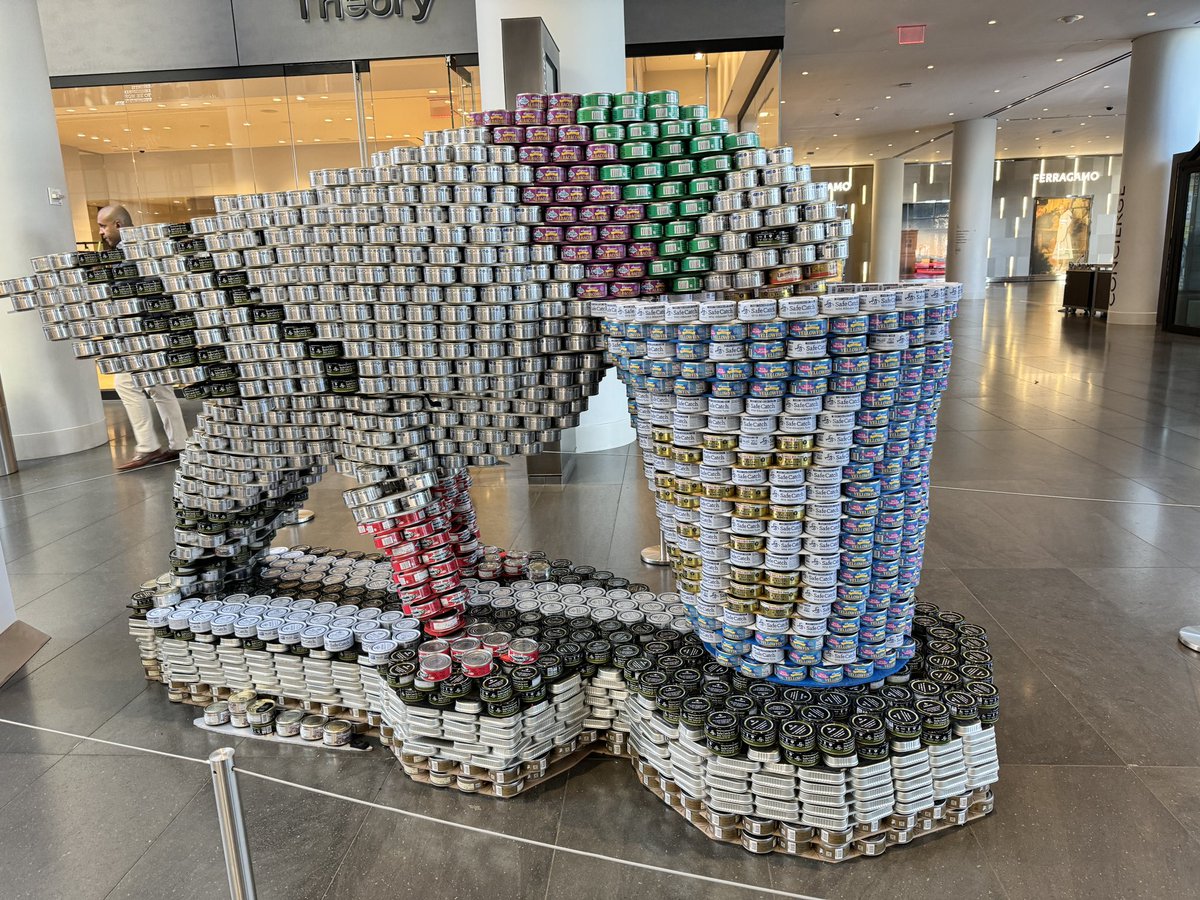 NYCRobyn's tweet photo. One of my favorite events opened up today @BFPLny @CityHarvest #canstruction All of these cans will be used to feed New Yorkers. @NBCNewYork #StreetArt #NYC #mynewyork #whyiwalk https://t.co/slopRocqKS