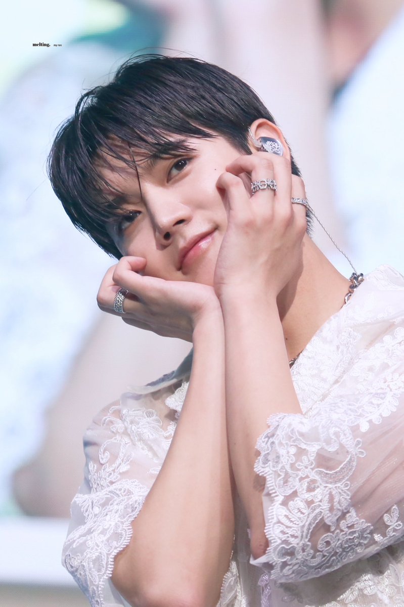 melting1103's tweet photo. 사랑하는 민기야 생일축하해🤍🎂🤍

#1103_HAPPYBIRTHDAY_REN
#렌 #최민기 #REN #CHOIMINGI https://t.co/S7HVORxQ6i