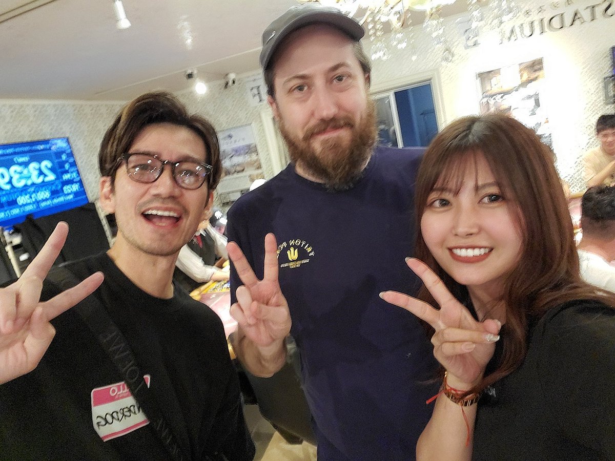 hana8787_poker's tweet photo. My favorite poker player is @steveodwyer !
And my all friends☺️

#APTPhotoContest
#APTHanoiBillions2023
@AsianPokerTour https://t.co/LY3o2V9YKs