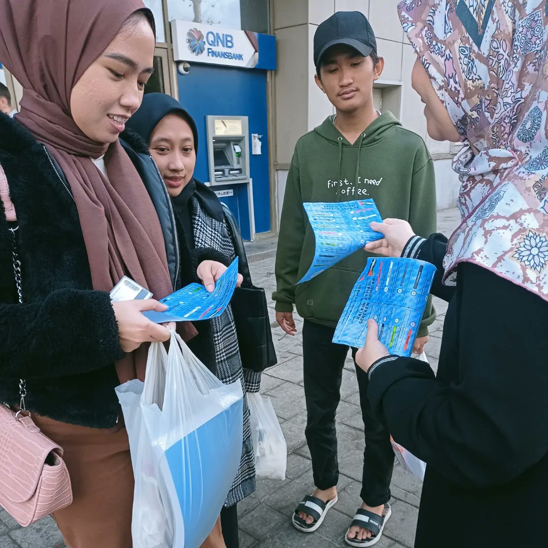 SaadetKadin43's tweet photo. İsrail'in Gazze'de işlediği vahşet karşısında halkın atması gereken adımlar hakkındaki bilgilendirme broşürümüzü dağıttık.
#boykot et!
#harekete geç!
#oy verdiğin partinin hareketlerine ve hareketsizliğine dikkat et!
. https://t.co/FhCG9uXARd