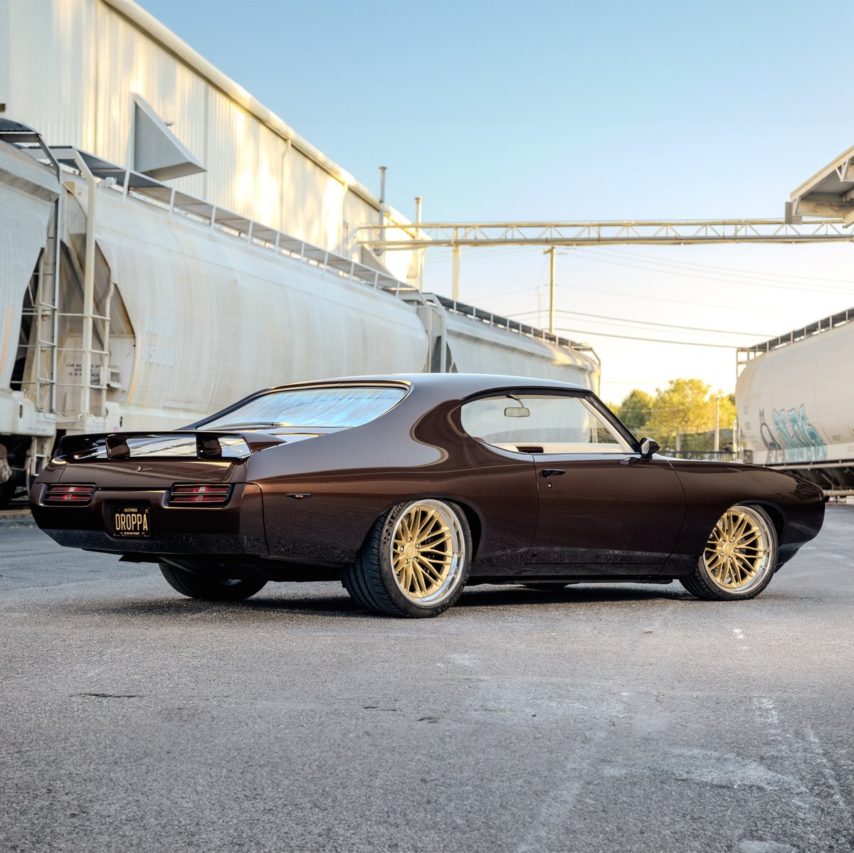 dupontregistry tweet media