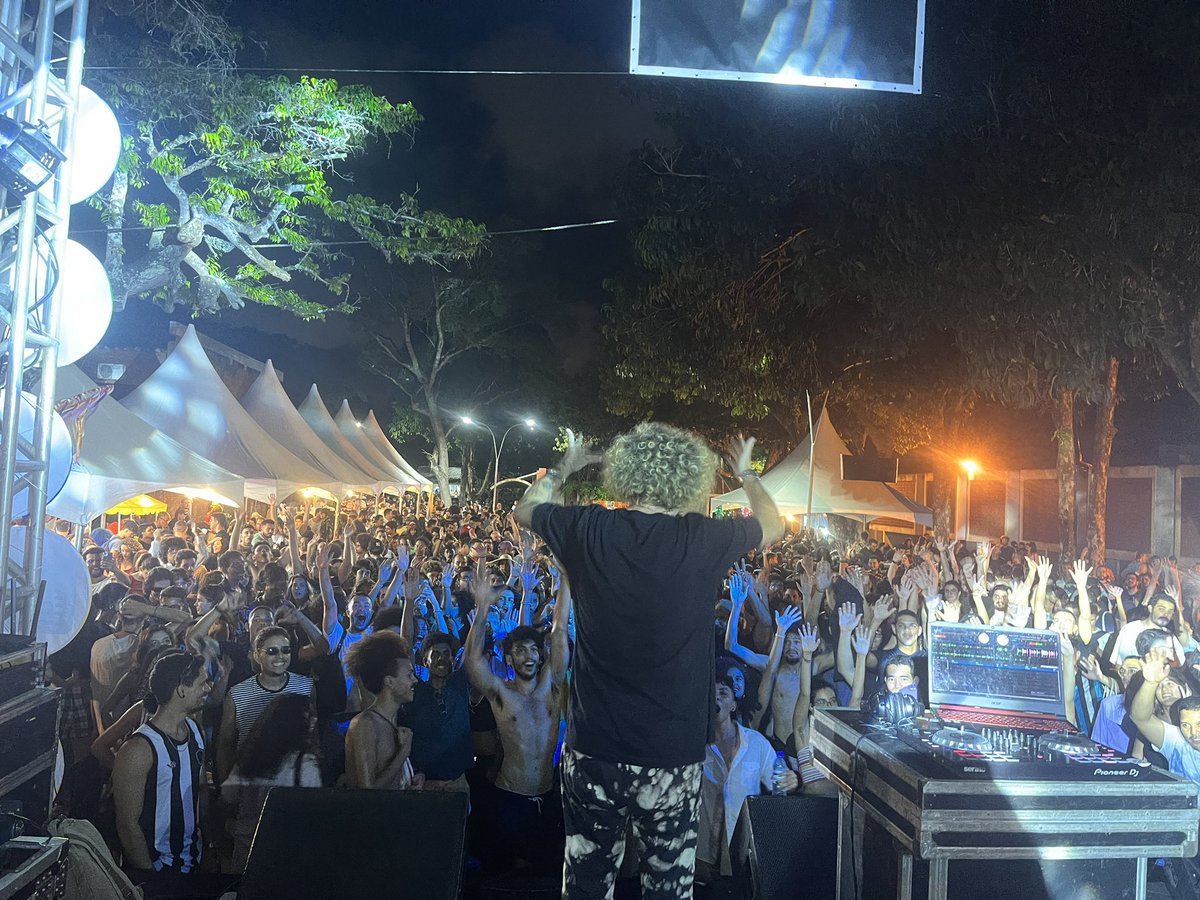 fontesofthewall's tweet photo. REALIZANDO SONHOS 😭
OBRIGADO FAMÍLIA, OBRIGADO MÚSICA 🙏 https://t.co/bKATvXe8Fk