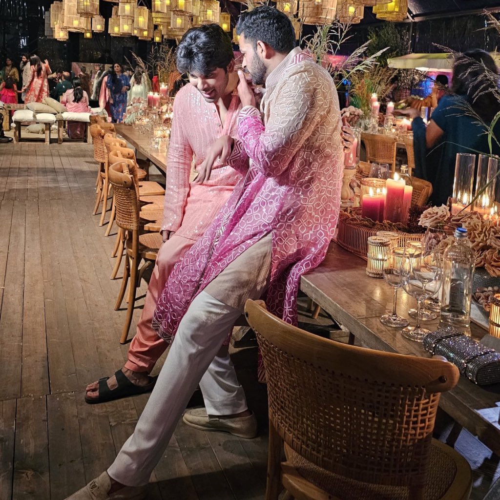 CinematicSaga's tweet photo. Glimpses into #VarunLav fairytale wedding 🎊💞

Witness the beautiful bond of #VarunTej &amp; #Lavanyatripathi  at their enchanting Mehendi ceremony! 🌸🎉 

#nagababu  #alluarjun #AlluSnehaReddy #AlluSirish @actor_nithiin #ShaliniKandukuri https://t.co/ocVfwJaL7K