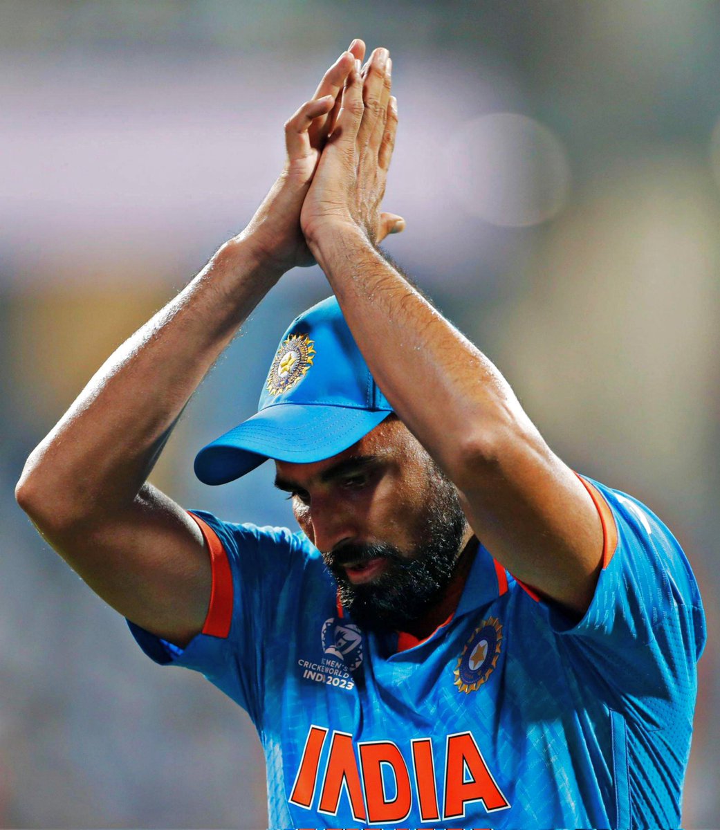 CricCrazyJohns's tweet photo. SHAMI - THE HERO OF INDIA 🇮🇳

- What a picture. https://t.co/77nsf5cudB