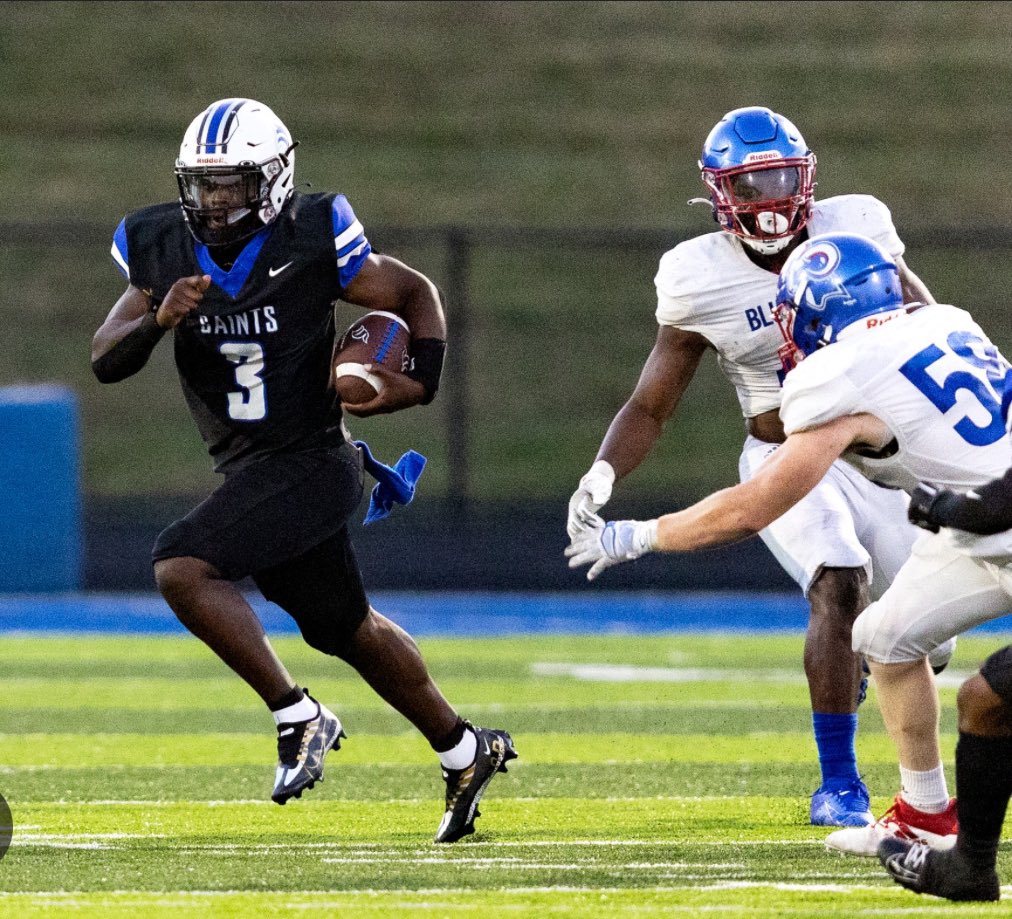 I'm blessed to receive an offer from Thomas more university🔵⚪️!! @DerekBurnett13 @Marcus_B9 @Coach__Watson @CoachCreasy_OHS @OHSPatsFootball