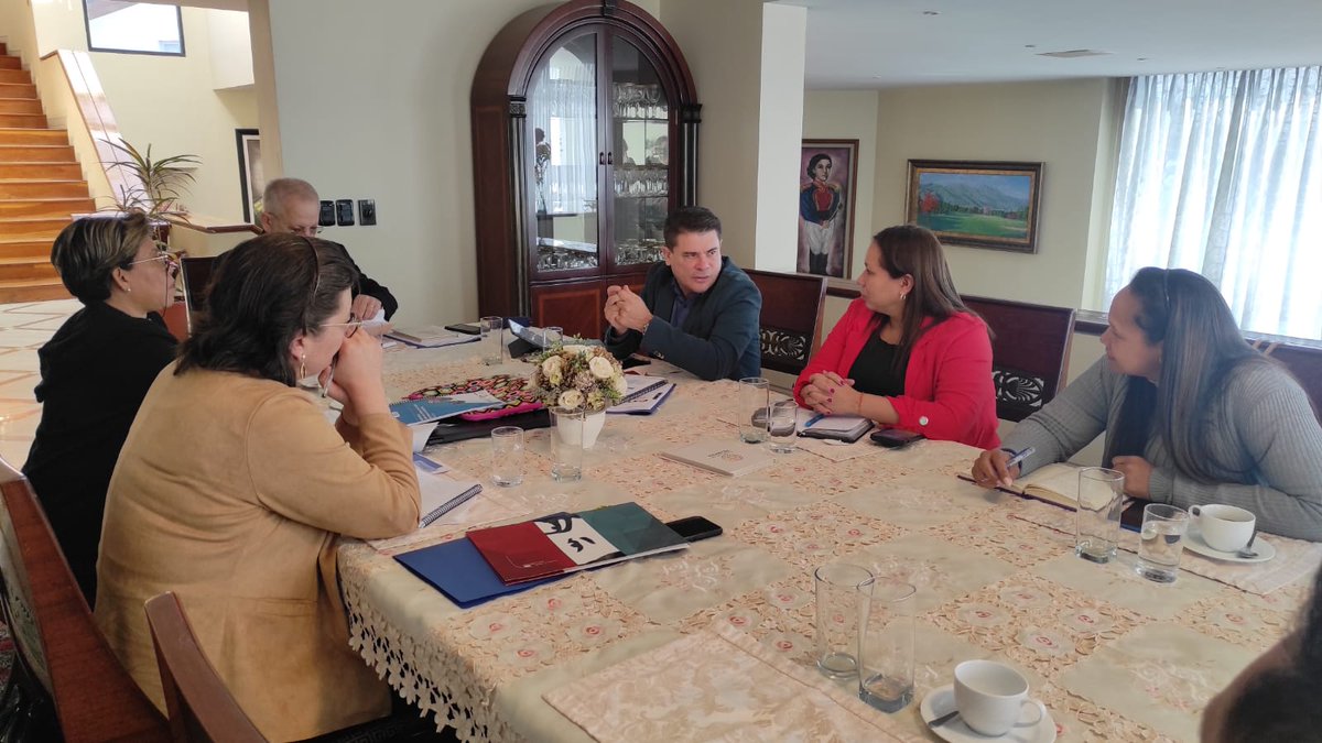WuikelmanAngelP's tweet photo. #Ahora desde Quito, Ecuador nos encontramos en la reunión preparatoria para la graduación de la 2da cohorte de Bachilleres Productivos venezolanos residentes en esta nación

#ElEsequiboEs5VecesSÍ https://t.co/yETH4FeV5W