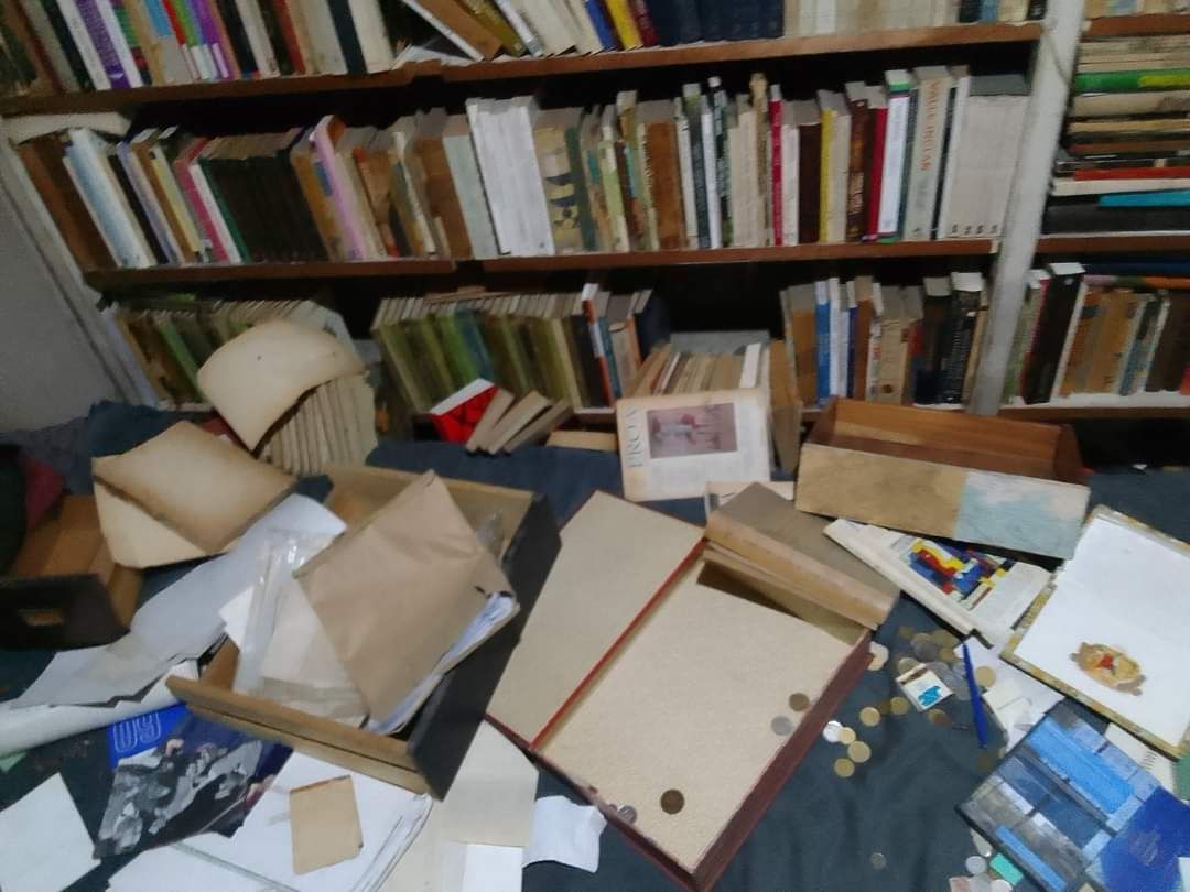 🚨 Sospechoso robo a la casa del periodista Eduardo Sylveyra que investiga la desaparición de un policía de la Ciudad. Solo le llevaron la computadora en donde guardaba información clave del caso.

✍️ <a href="/FedeTrofelli/">Federico Trofelli</a> | bit.ly/49hNdRq