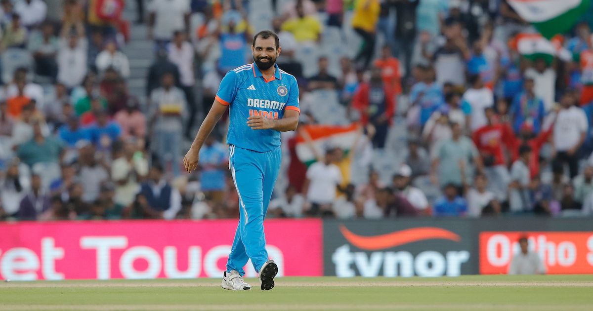 SyedUmerr's tweet photo. Koi mujhe btaye ga....

M.Shami Sajda krte krte ruk kyu gya tha?

#IndvsSri 

@IrfanPathan @babarazam258 @imVkohli @shoaib100mph @BCCI @TheRealPCB #pcbb #WorldCup2023 # https://t.co/Q1Aigtzolq