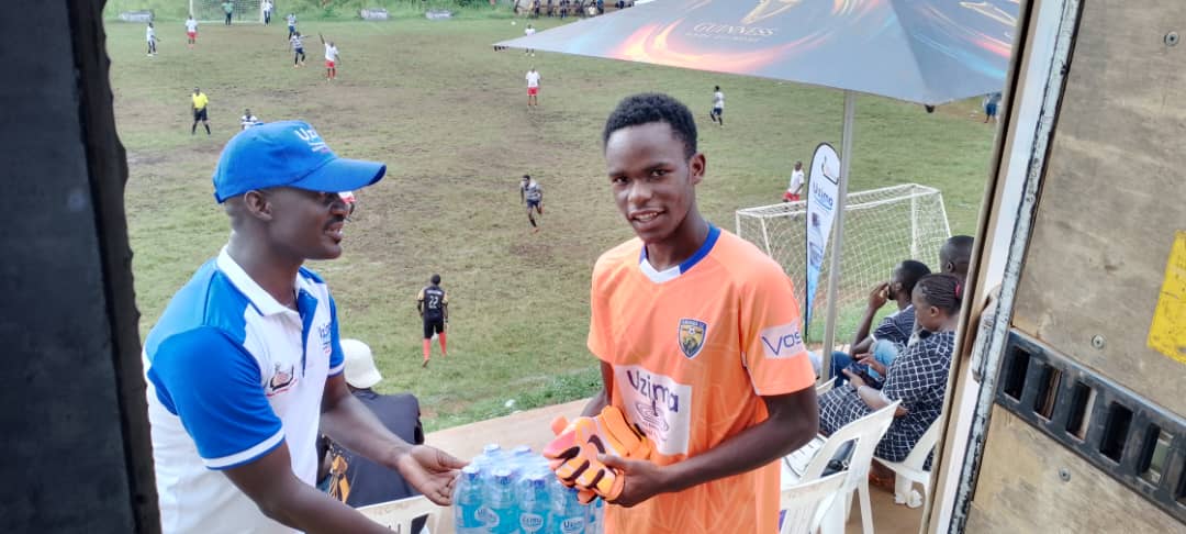 uzima_water's tweet photo. The Goal Keeper #Shimba getting Uzima Natural mineral water to embark on the fight to get to the top of the table. @ntare_league @BeneNtare @SheMaroonsFC @mugira86 @KagutaMuseveni @PaulKagame . https://t.co/YUSs1rbCY0