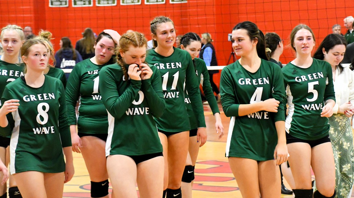 mwhaley25's tweet photo. Great run by Dover HS volleyball ends in D-I semis to No. 1 Bedford. @Tsunami_DHS @TsunamiDover https://t.co/yWram2pfTy