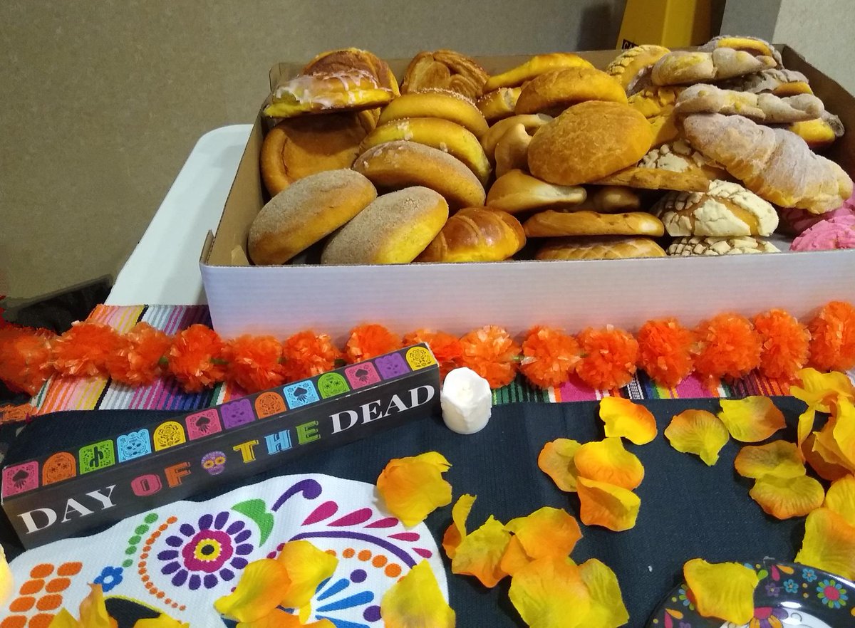 Dia De Los Muertos Grab a pastry and say hello, and learn more about the LatinXcellence employee resource group in Storz TODAY from 10am-11am!
