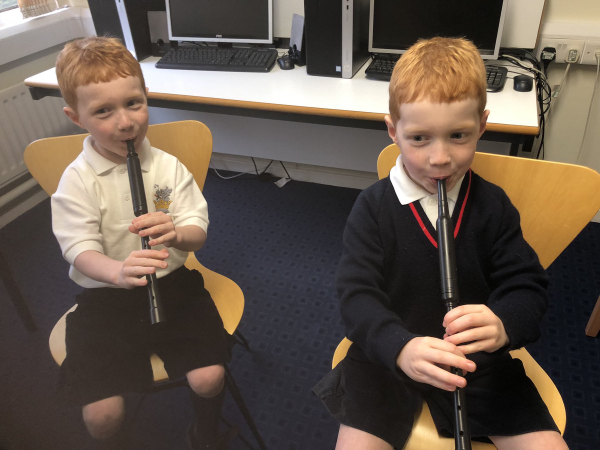 SedPrepMusic's tweet image. First chanter lesson today! #chanter #firstlesson #lovemusic #bagpipes