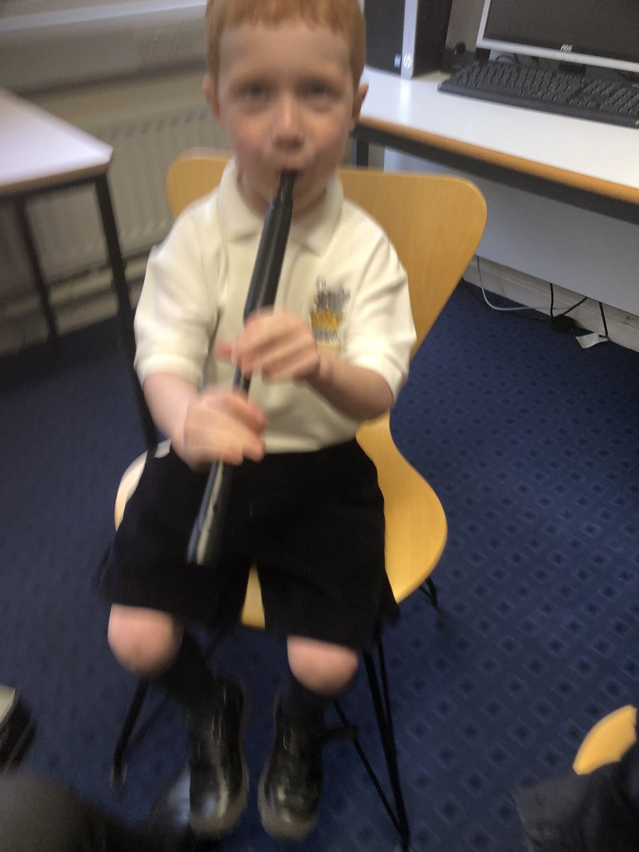 SedPrepMusic's tweet image. First chanter lesson today! #chanter #firstlesson #lovemusic #bagpipes