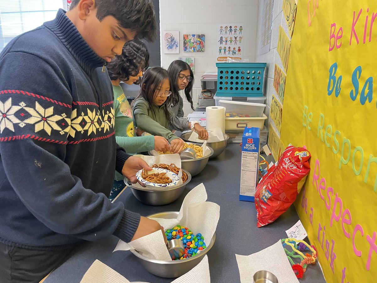 MrsJoyceRLC5th's tweet photo. Creating Mixtures &amp; Solutions! Yum!
@RLC_Coyotes @LCPSScience https://t.co/ZE7aWzp0uV