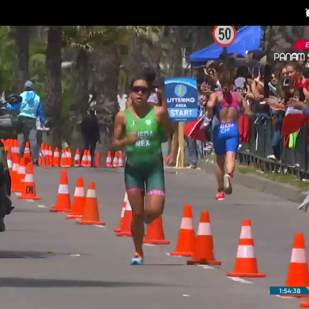 VERATRIX_mx's tweet photo. @lizeth_rueda campeona del Triatlon femenil de los Juegos Panamericanos 2023 en Santiago de Chile.
Muchas felicidades !!!
#TeamMEX https://t.co/JOyXoolaHE