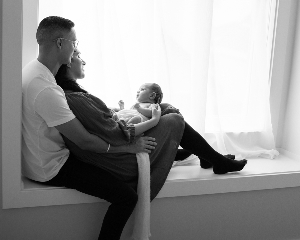 Vancitynewborn's tweet photo. Relaxed, light, simple, photo session in the comfort of your own home. 🖤 

#familyphotographervancouver #familysessions #familytime #familyportraitsvancouver #familyphotooutfits #maternityphotos #vancouvermaternityphotographer #pnwphotographer https://t.co/lhWtfRmqJU