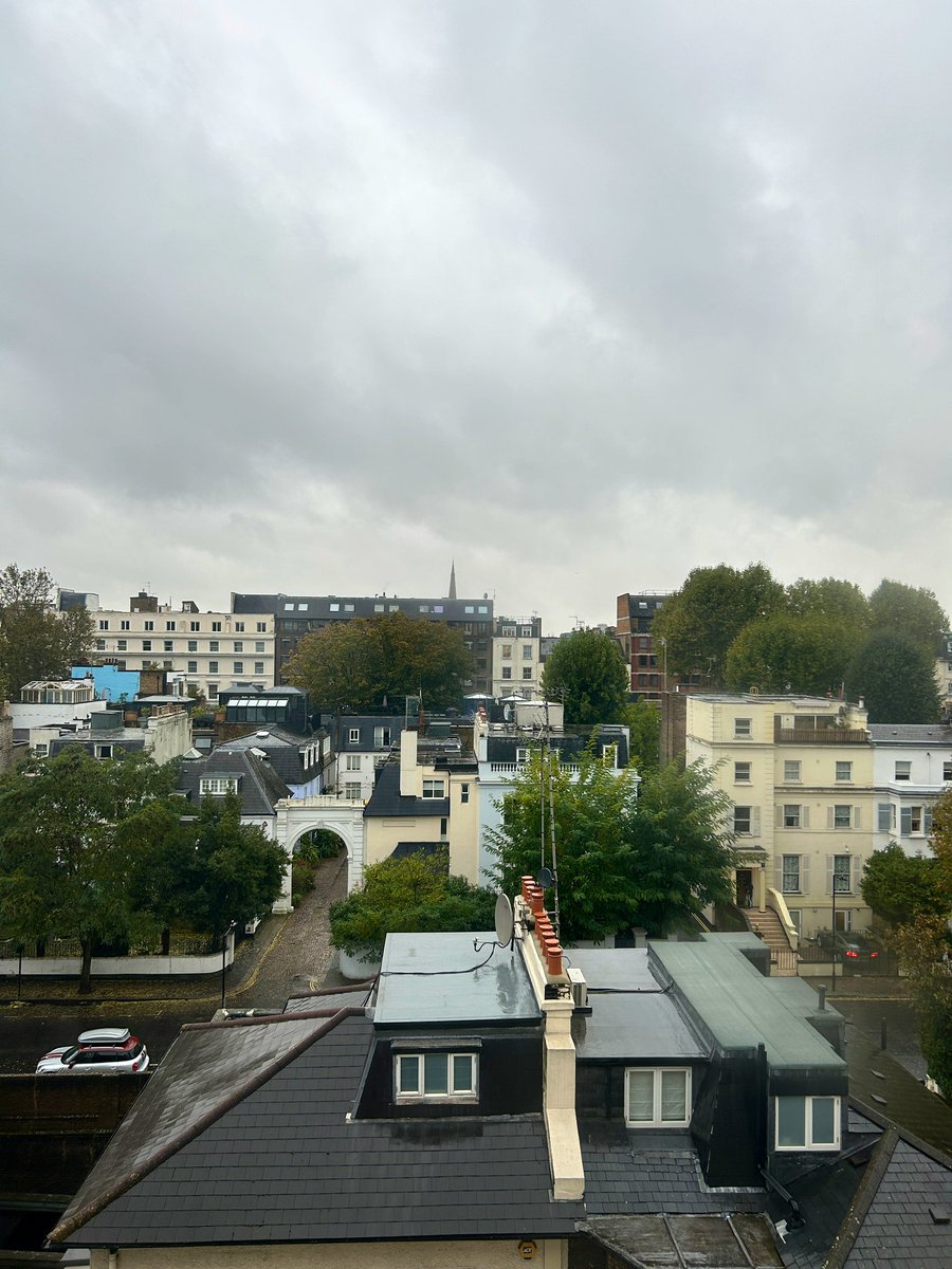 Mariana_Martin's tweet image. Saludos desde un súper lluvioso Londres que amanece con el hype de la canción nueva de los Beatles, que si puso de buenas 🫶🏻 #RicoyPoderoso