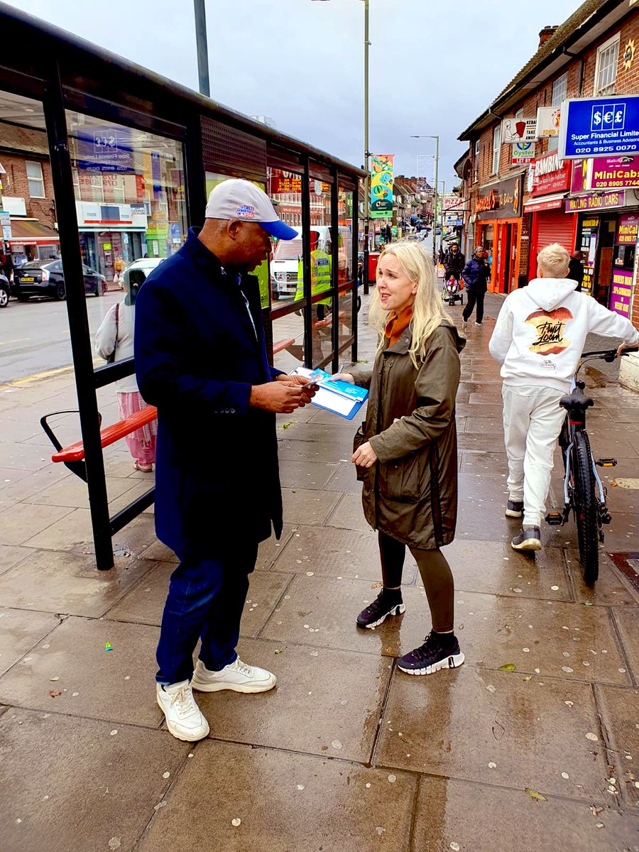 JulieredmondW's tweet photo. Really interesting day in Burnt Oak meeting with @MPSBarnet @MPSBurntOak and speaking to residents and businesses about the issues and challenges facing people living here.
@BarnetTories @burntoakprimary @BoostBarnet #watlingpark #burntoaklibrary https://t.co/nFKEA3kLMR