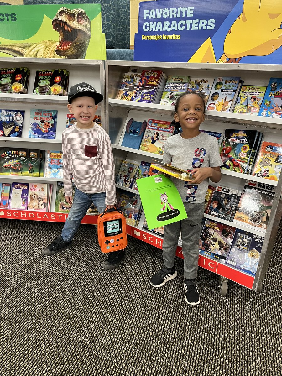 Love the excitement of finding new books <a href="/lonniebnelson/">LonnieBNelsonElem</a>