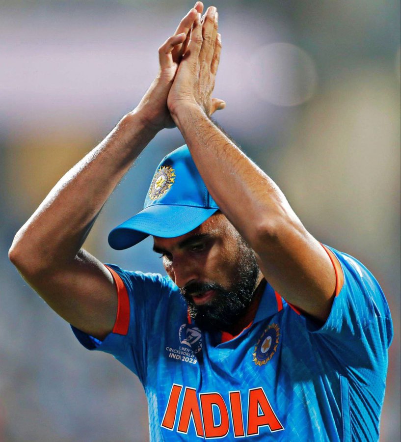 ddsportschannel's tweet photo. Most wickets for India in World Cup

45 - Mohammed Shami*
44 - Zaheer Khan
44 - Javagal Srinath
33 - Jasprit Bumrah
31 - Anil Kumble

#CWC2023 #INDvSL #WorldCupOnDD https://t.co/UuUW7mNUeg