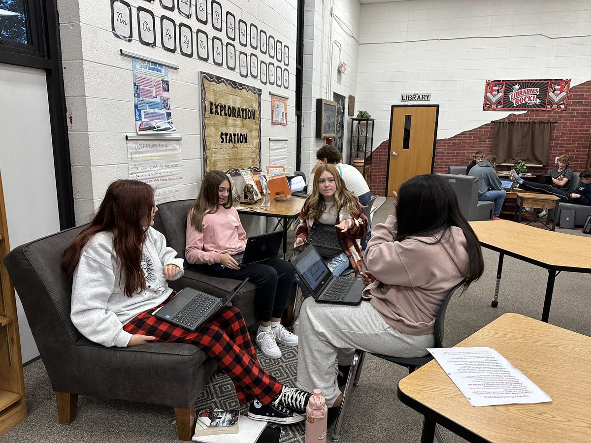 AmyScherffRoss's tweet photo. West Plains Middle School- Ms. Anastasia Closser utilizing Literature Circles during Eighth Grade ELA to discuss their novel Refugee by Alan Gratz. #ZizzerProud https://t.co/igEMuKi5Z4