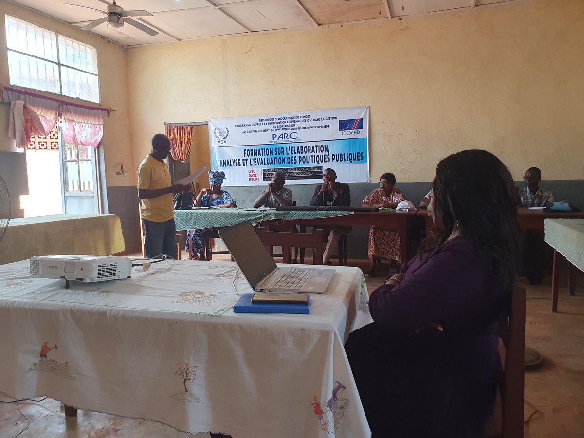 ongdh_vsv's tweet photo. La VSV a organisé du 16 au 17 .10. 2023, un atelier de formation sur l'élaboration, l'analyse et l'évaluation des politiques publiques à Gbadolite, province du Nord-Ubangi dans le cadre du projet #PARC financé par l'#UE 
@UEenRDC https://t.co/xHylelLeZL