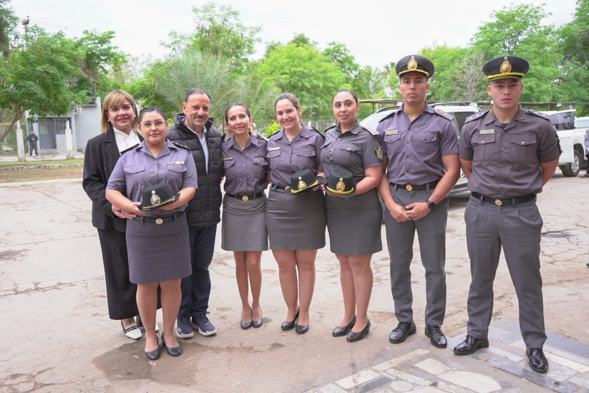 QuintelaRicardo's tweet photo. Visitamos el Servicio Penitenciario Provincial para poner en funcionamiento el nuevo sistema de seguridad del edificio, que consta de cámaras de vigilancia de última generación, tanto en el interior de las instalaciones como en todo el perímetro del predio, además de un escaner en el ingreso para agilizar las requisa de los visitantes. 
Estas mejoras se hacen con el objetivo de mejorar las instalaciones y la seguridad de internos y de trabajadores y trabajadoras del servicio.