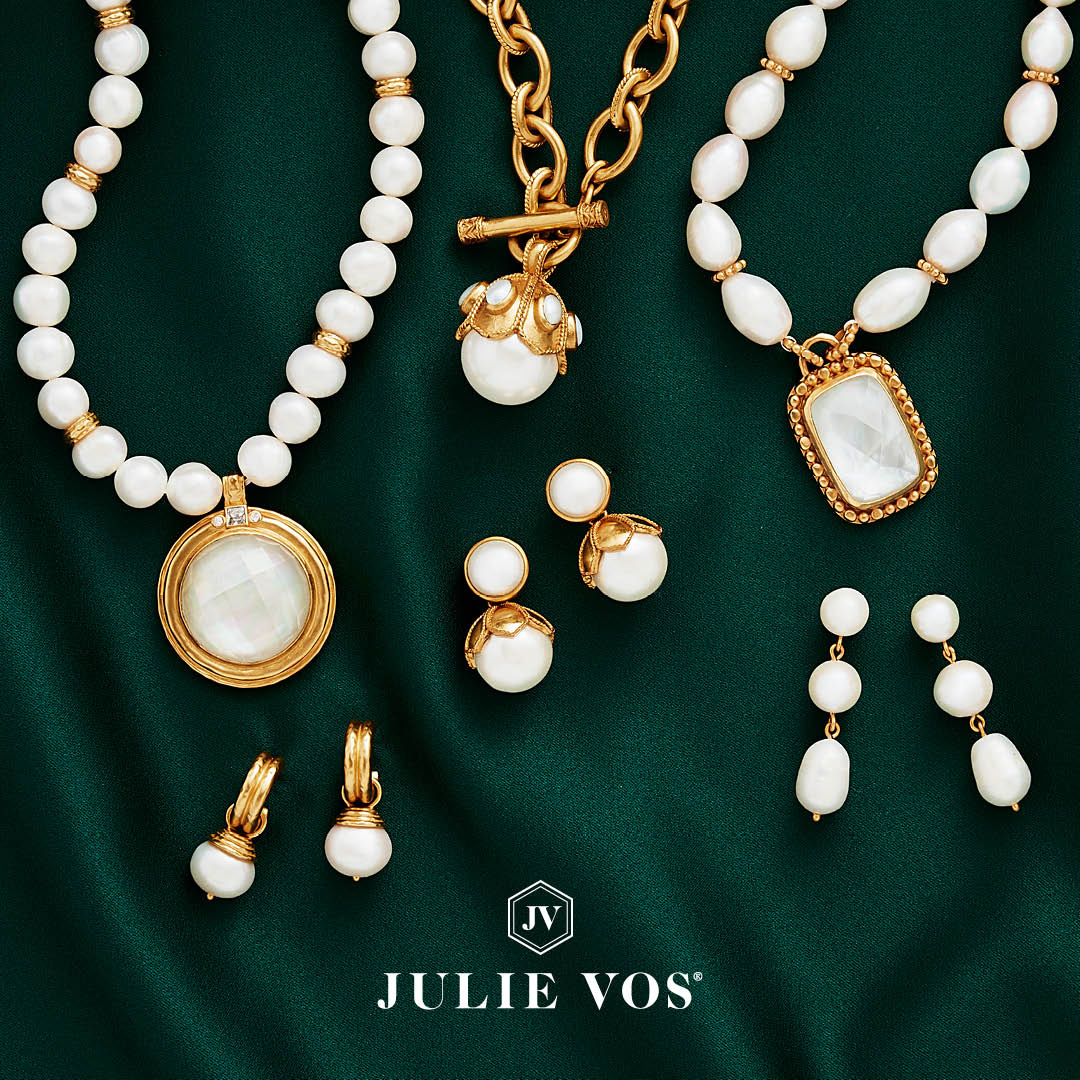 #ArmParties are even prettier in pearl! 🦪🤍 Shop pearl jewels from the new Astor Collection by #Julievos at #AleandersJwlrs.

#NewCollection #PearlJewelry #FreshwaterPearl #MotherofPearl #24kGold #GoldJewelry
9w