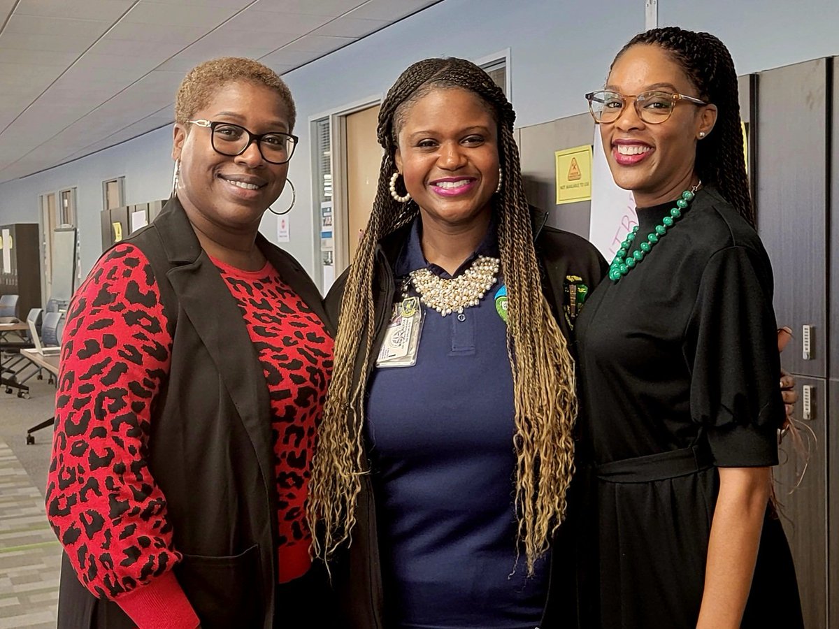 The 'Data Divas' back together again 💜📊🎯 <a href="/DrAliciaMartin/">Alicia Martin</a> <a href="/LibraEducator/">Erica Avie</a>