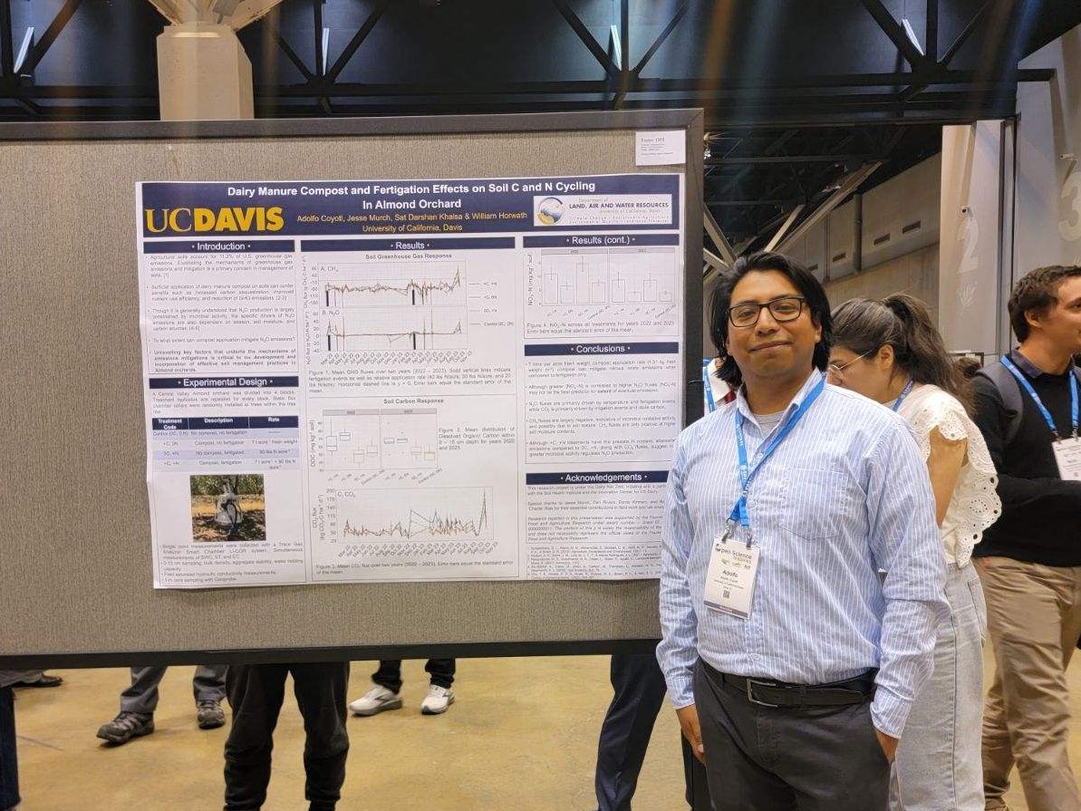 SBGUCDavis's tweet photo. Adolfo and Cassie finishing off the #ACSMtg presenting a wide breadth of soil research: from field-scale impacts of #compostmanure and #fertigation on C and N cycling, to micro scale #fungalmineralinteractions that drive weathering processes. Way to go soils team! https://t.co/Ht1D0feoyg