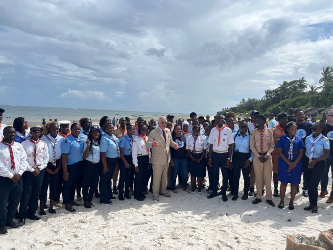 Sam Barratt (@samdbarratt) on Twitter photo Great to meet King Charles with the #TideTurners in Kenya today.
He was impressed, saying that we need to do more to get youth involved in our growing climate challenge.
Big thanks to <a href="/KenyaScouts/">Kenya Scouts</a> & <a href="/KenyaGirlGuides/">Kenya Girl Guides Association</a> who were with us… Great to meet King Charles with the #TideTurners in Kenya today.
He was impressed, saying that we need to do more to get youth involved in our growing climate challenge.
Big thanks to <a href="/KenyaScouts/">Kenya Scouts</a> & <a href="/KenyaGirlGuides/">Kenya Girl Guides Association</a> who were with us…